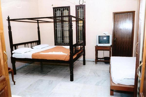 Hotel Soorya Heritage Inn بونديتْشيري المظهر الخارجي الصورة